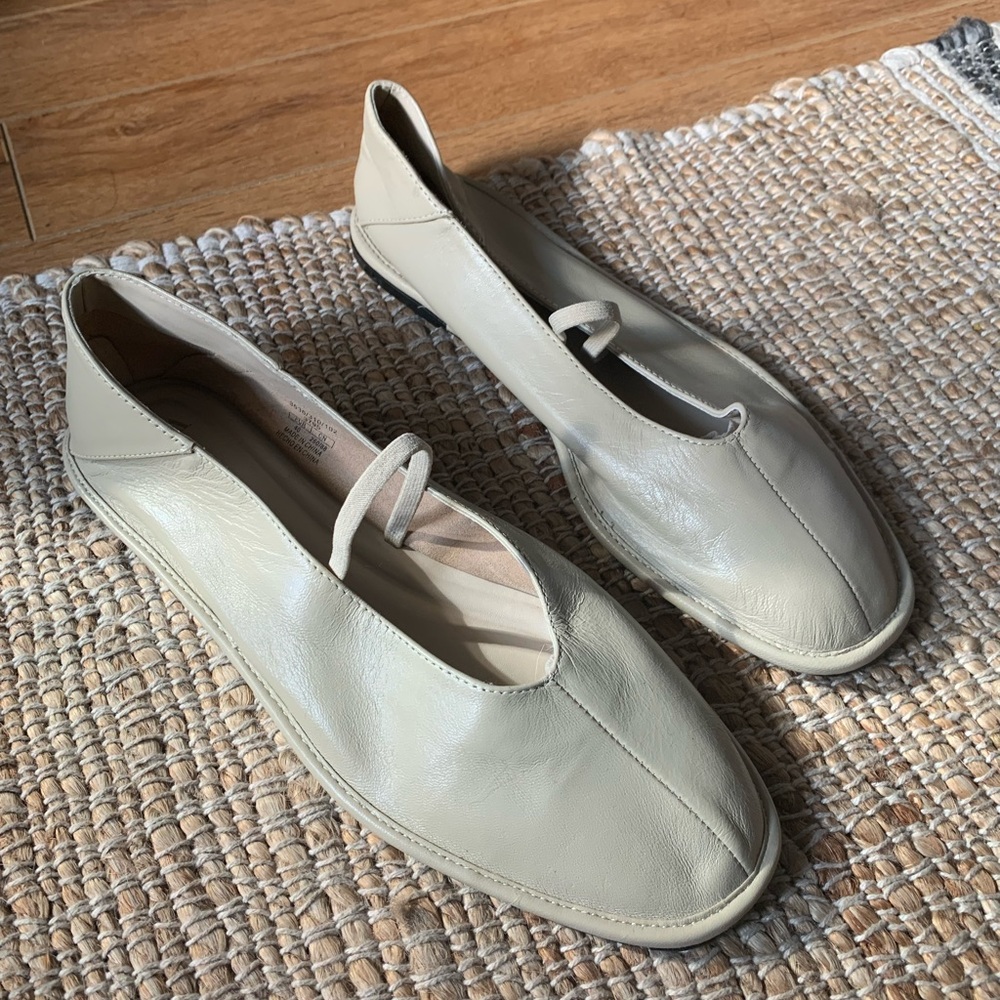 Zara Cream Flats Minimalist Suede Loafers